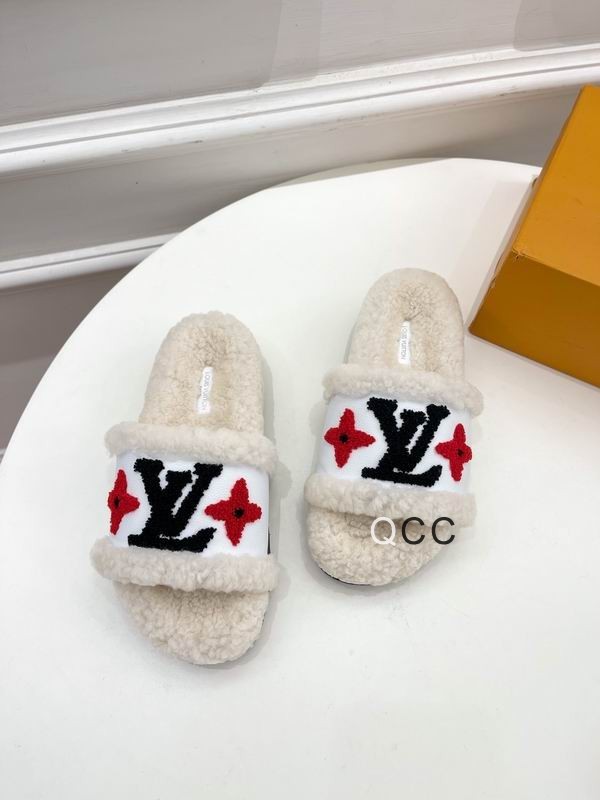 LV Women's Slippers 104